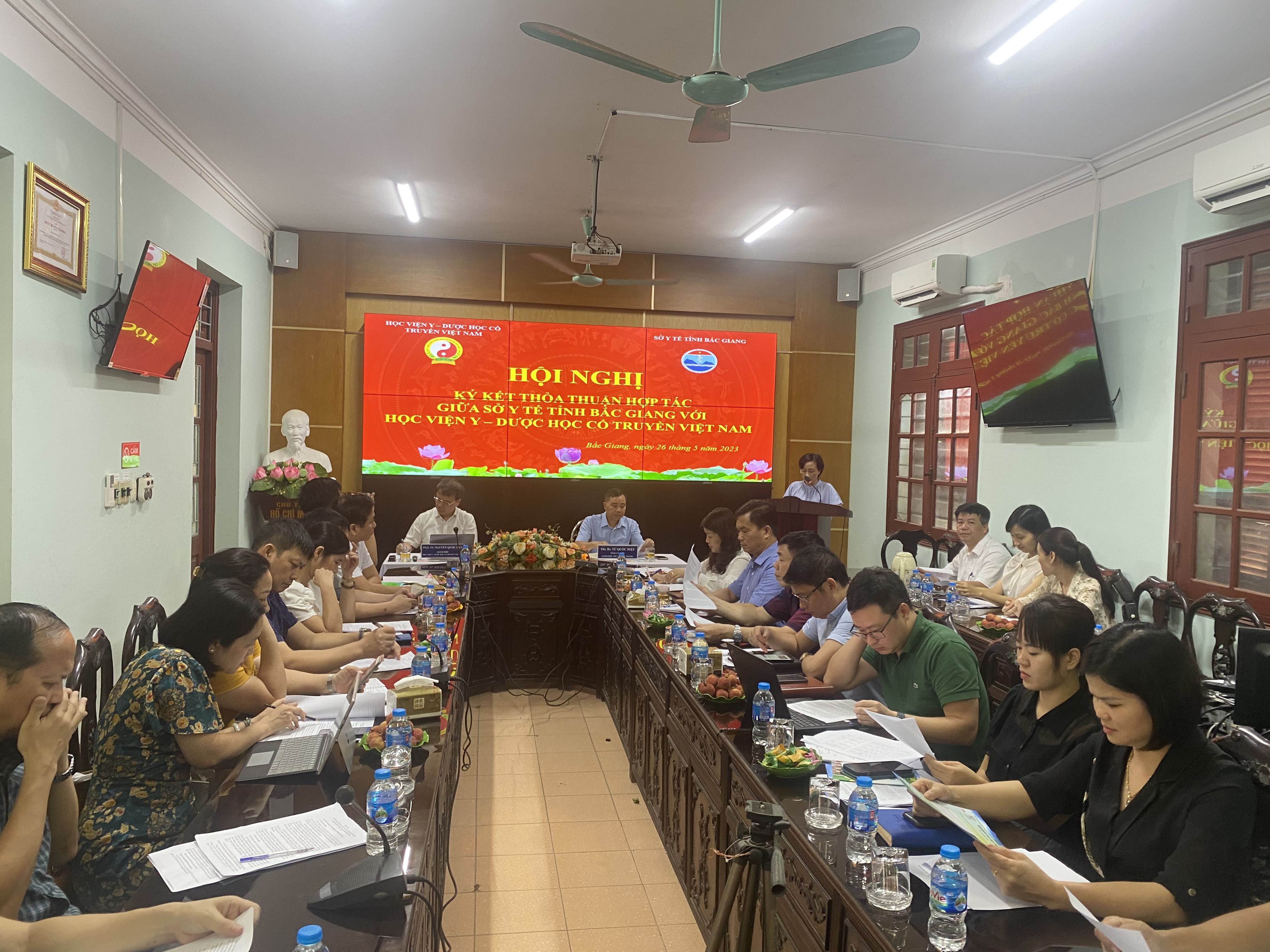 Học viện Y – Dược học cổ truyền Việt Nam hợp tác với Sở Y tế tỉnh Bắc Giang