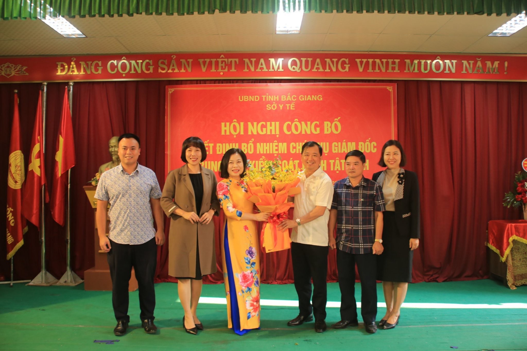 Công bố quyết định bổ nhiệm đồng chí Ngô Thị Thu Hà làm Giám đốc Trung tâm Kiểm soát bệnh tật tỉnh