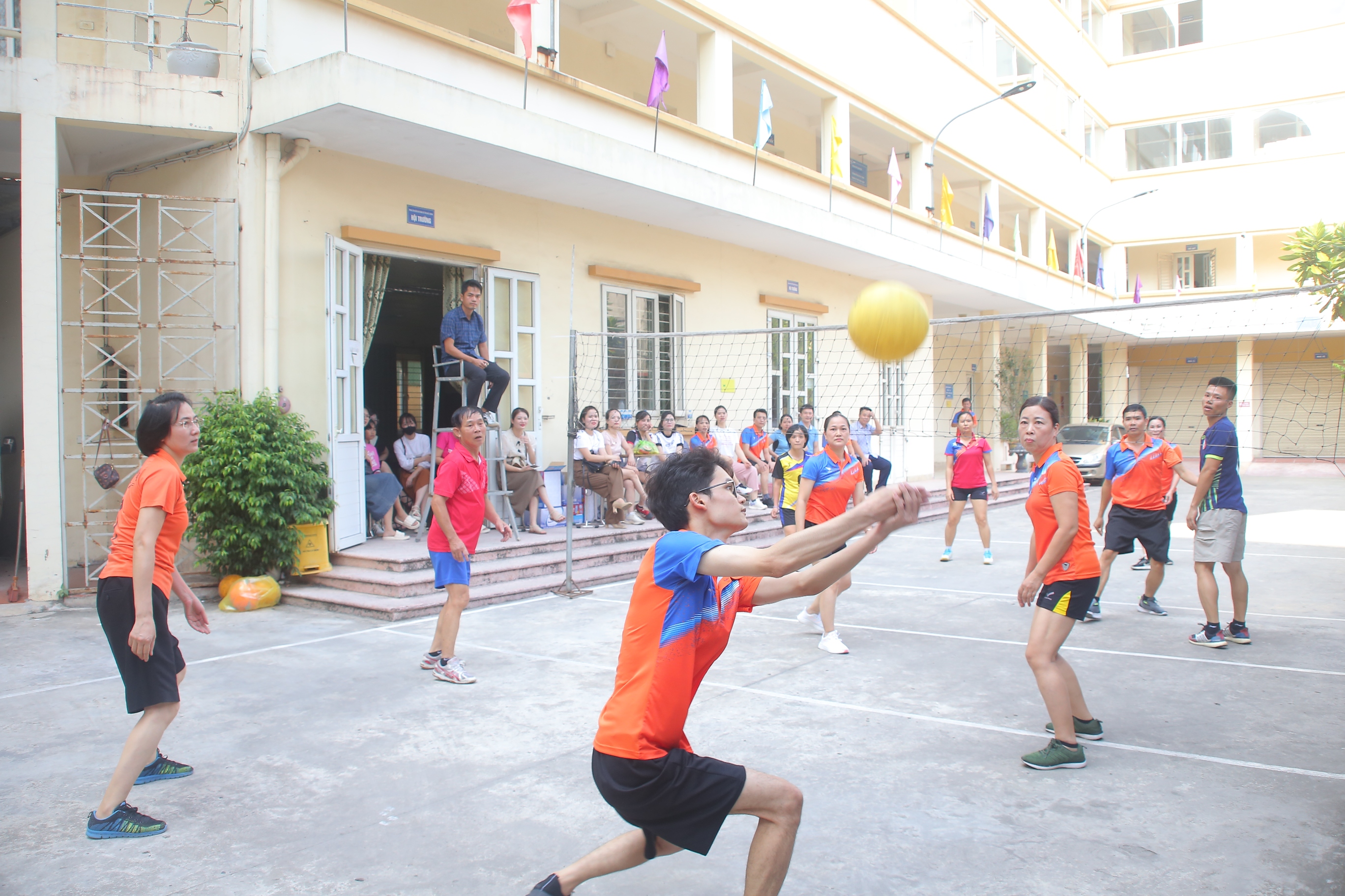 Sôi nổi giải đấu Bóng chuyền hơi mừng ngày 20/10 tại CDC|https://kiemsoatbenhtatbacgiang.vn/zh_CN/chi-tiet-tin-tuc/-/asset_publisher/M0UUAFstbTMq/content/soi-noi-giai-au-bong-chuyen-hoi-mung-ngay-20-10-tai-cdc