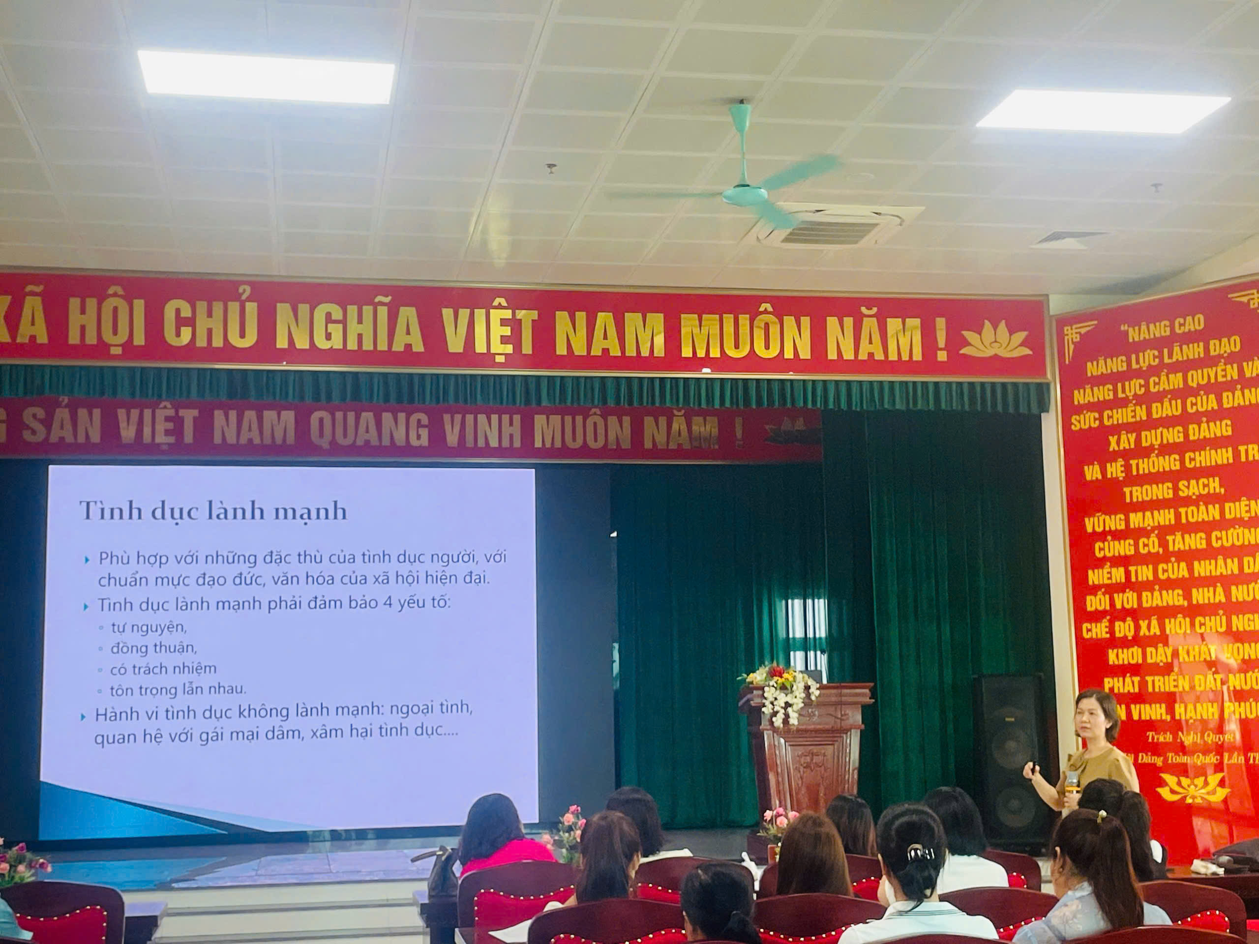 Chăm sóc sức khỏe sinh sản, sức khỏe tình dục thân thiện cho vị thành niên, thanh niên, góp phần xây dựng một xã hội khỏe mạnh và an toàn hơn