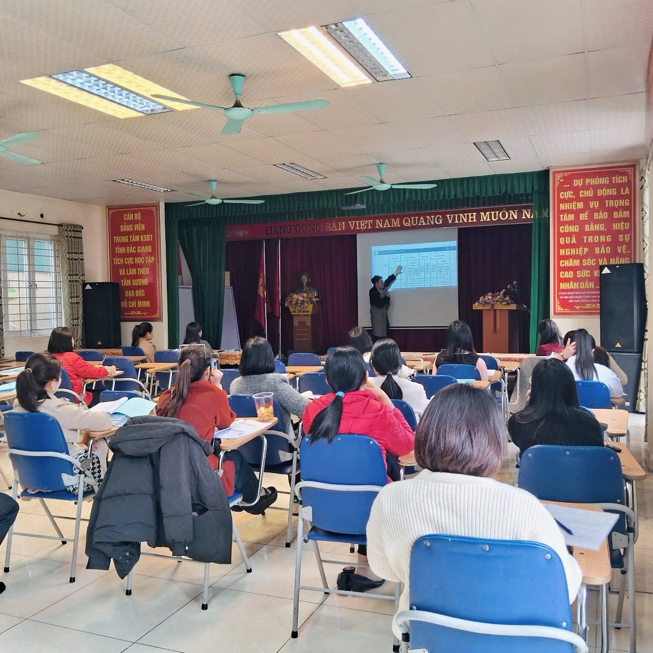 Trung tâm Kiểm soát bệnh tật tỉnh: Tập huấn hệ thống giám sát, thống kê báo cáo bệnh không lây nhiễm|https://kiemsoatbenhtatbacgiang.vn/chi-tiet-tin-tuc/-/asset_publisher/M0UUAFstbTMq/content/trung-tam-kiem-soat-benh-tat-tinh-tap-huan-he-thong-giam-sat-thong-ke-bao-cao-benh-khong-lay-nhiem