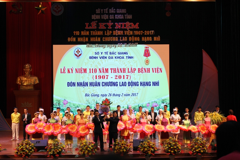 Bệnh viện Đa khoa tỉnh Bắc Giang  đón nhận Huân chương Lao động hạng Nhì