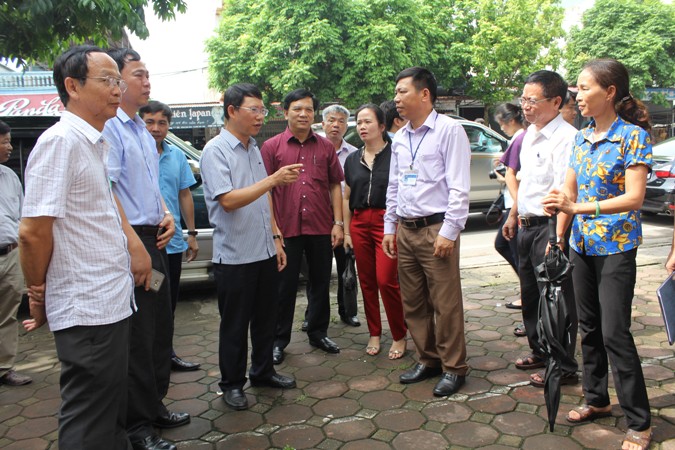 Phó Chủ tịch UBND tỉnh Lê Ánh Dương kiểm tra công tác phòng, chống dịch sốt xuất huyết tại huyện...