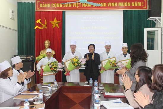 Sở Y tế Bắc Giang: Khen thưởng đột xuất cho các cá nhân có thành tích của Bệnh viện Ung bướu tỉnh