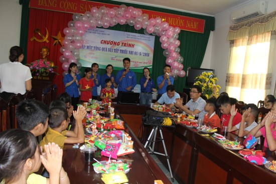 Trung tâm Kiểm soát bệnh tật tỉnh Bắc Giang: Tổ chức “Gặp mặt, tặng quà vui Tết Thiếu nhi 1- 6”