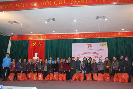 Chi đoàn Trung tâm Kiểm soát bệnh tật tỉnh Bắc Giang:  Tổ chức chương trình “Xuân nhân ái” tặng...