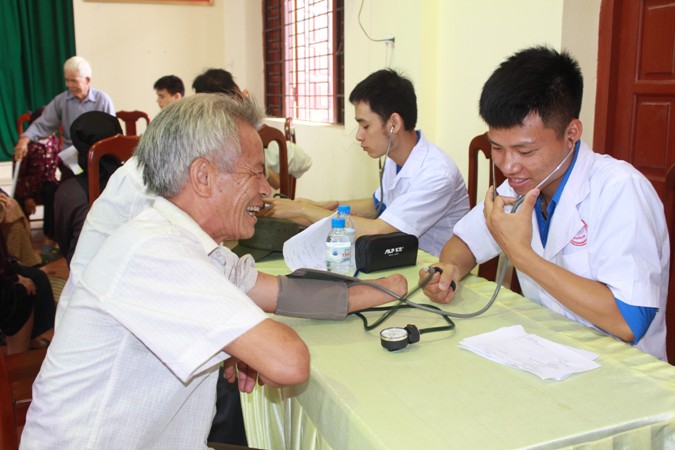 Chi đoàn Trung tâm Kiểm soát bệnh tật tỉnh Bắc Giang:  Khám, tư vấn và cấp phát thuốc miễn phí...