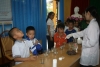 Trung tâm Kiểm soát bệnh tật tỉnh giám sát hoạt động tẩy giun cho học sinh tiểu học tại huyện Yên...